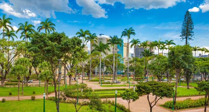 Praça da Liberdade restaurada é um superpresente pelos 121 anos de Beagá