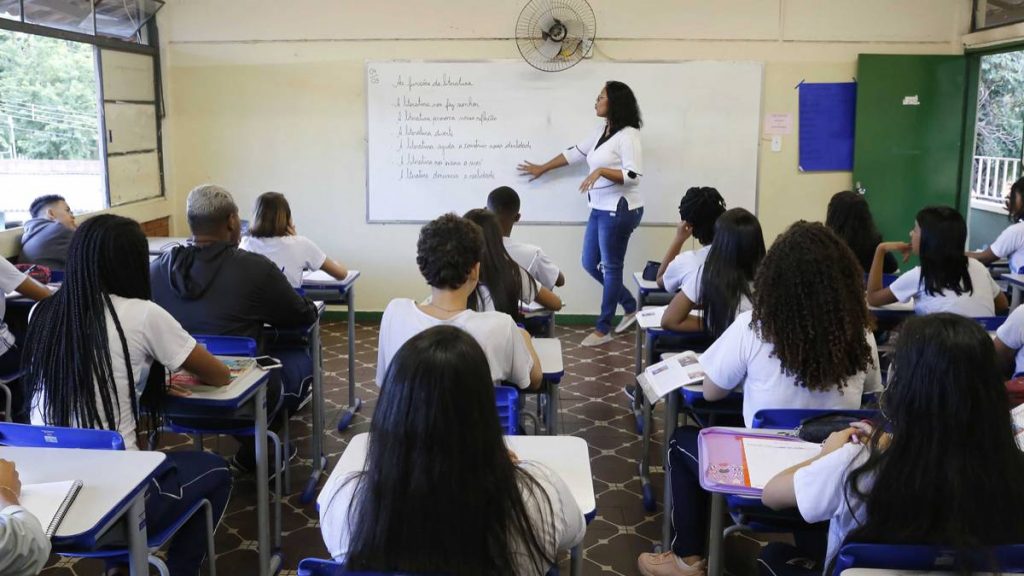 Ano Letivo Nas Escolas Estaduais De Minas Come A Em De Mar O