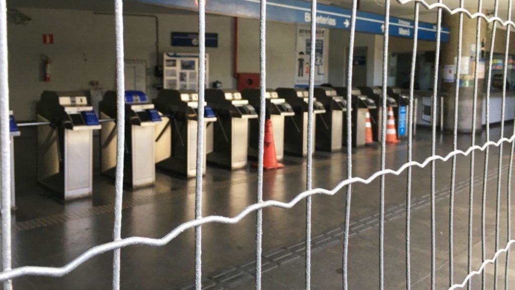 Trabalhadores discutem a greve do metrô em BH nesta quinta