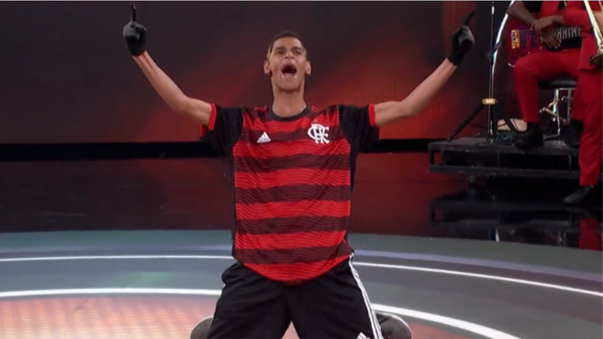 Luva de Pedreiro irrita vascaínos camisa do Flamengo