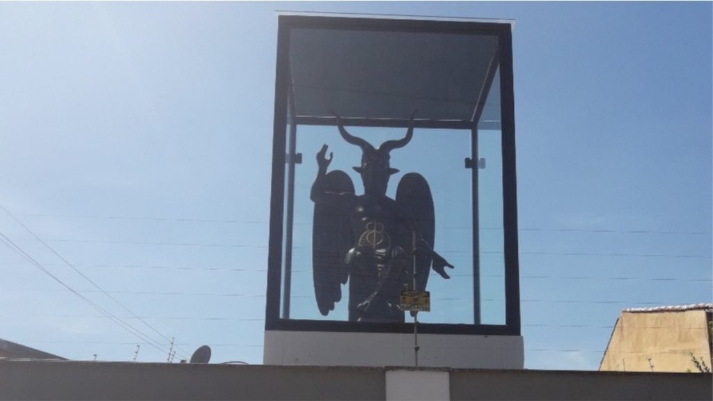 Baphomet Estátua sombria pentagrama assusta vizinhos