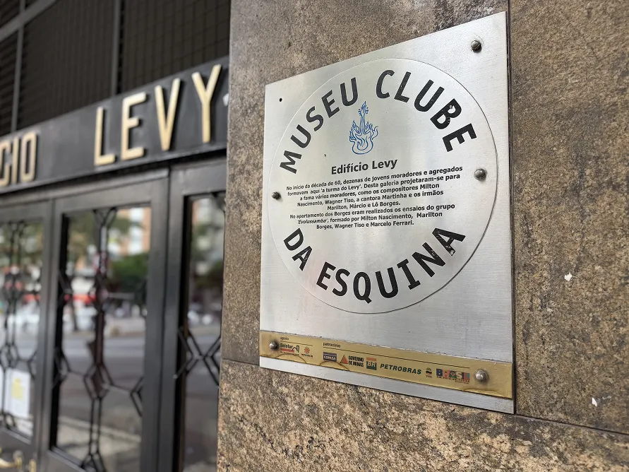 Placa do Museu Clube da Esquina no histórico Edifício Levy