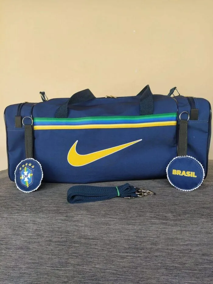 Bolsas produzidas por Júnia Rosa