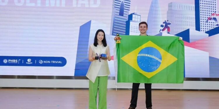 Arthur Spuri, medalhista de ouro Olimpíada de Economia
