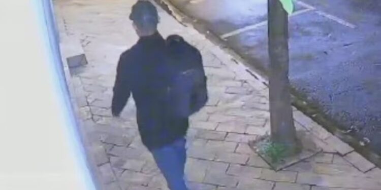 Açougueiro é preso após esquartejar mulher e esconder corpo em lixeiras de marmitaria