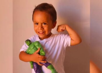 Pai e madrasta são presos após menino de 3 anos morrer com sinais de tortura