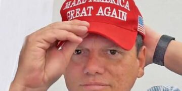 Tarcísio de Freitas boné Trump