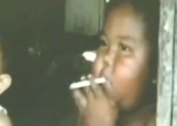 menino cigarro