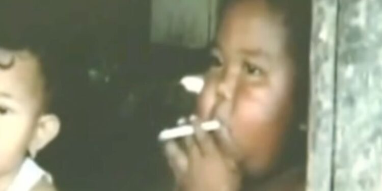 menino cigarro