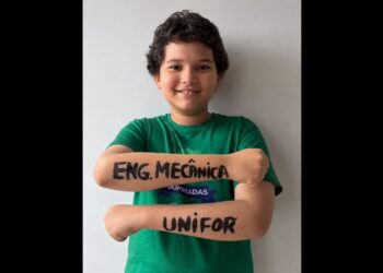 menino aprovado vestibular
