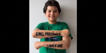 menino aprovado vestibular