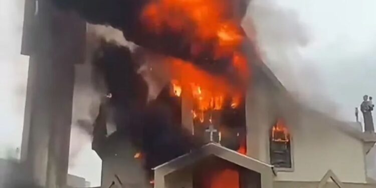 incêndio igreja santa catarina