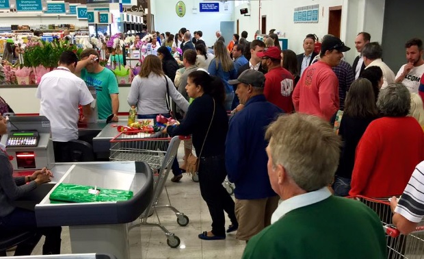 Cliente processa supermercado após brigar com operadora de caixa que não  lhe deu 'bom dia'
