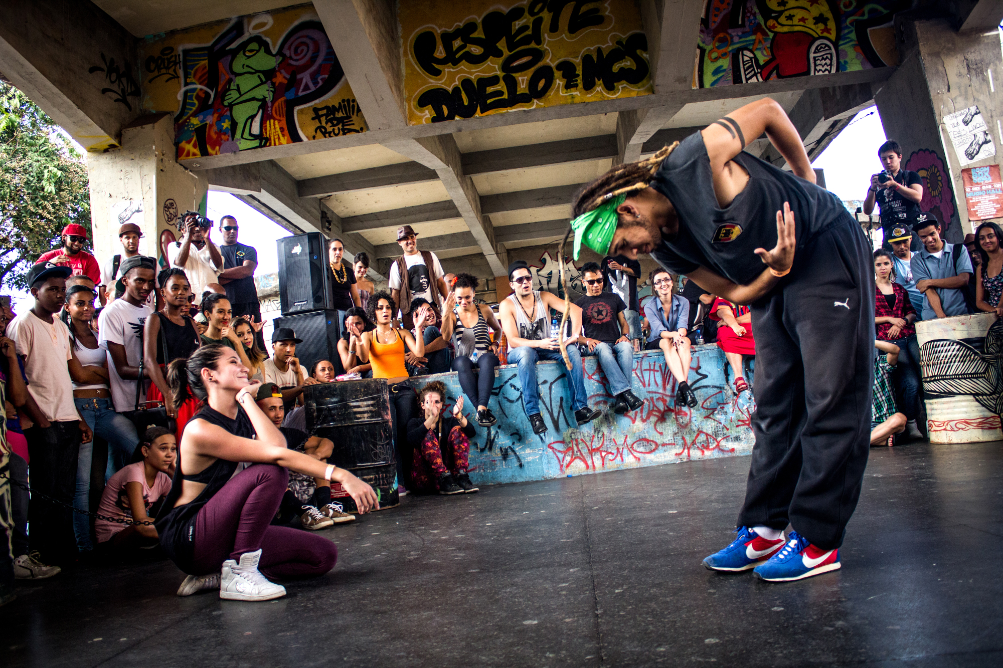 Em BH, idosos se rendem a boates, aprendem hip-hop e até dança do