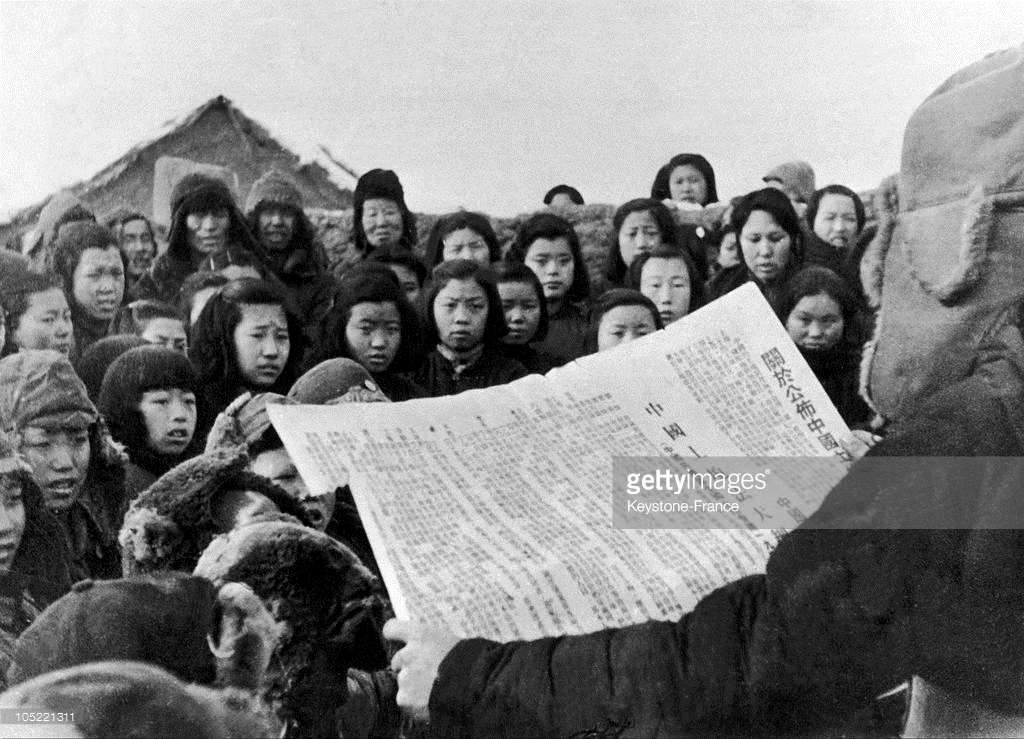 Anúncio da nacionalização das terras chinesas, no pós-Revolução de 1949 (Reprodução: http://www.gettyimages.in/detail/news-photo/in-1949-little-after-the-proclamation-of-the-popular-news-photo)