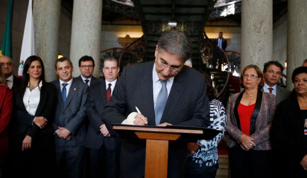 Termo de Compromisso assinado pelo governador Pimentel