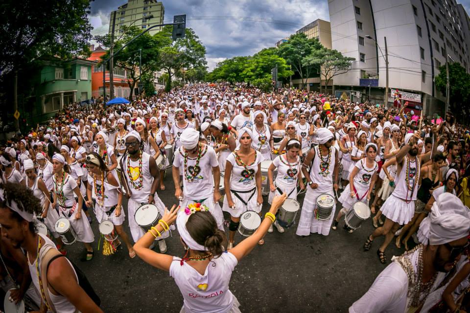 Baianas Ozadas é o maior bloco do Carnaval de BH