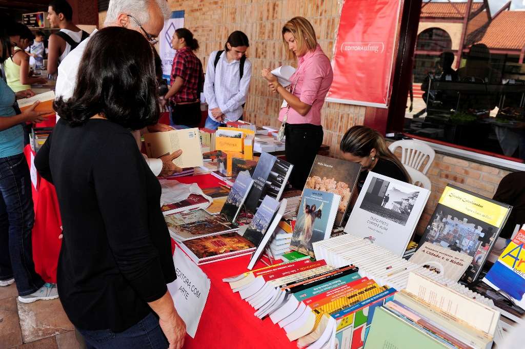 UFMG feira de livros