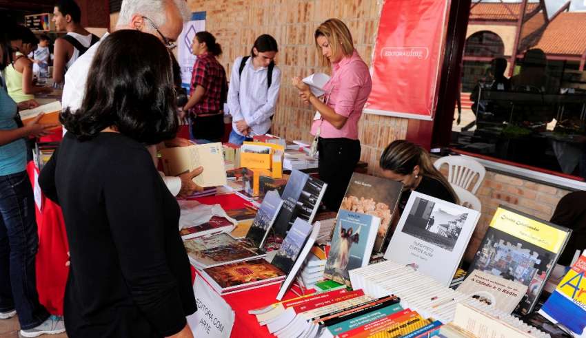UFMG feira de livros