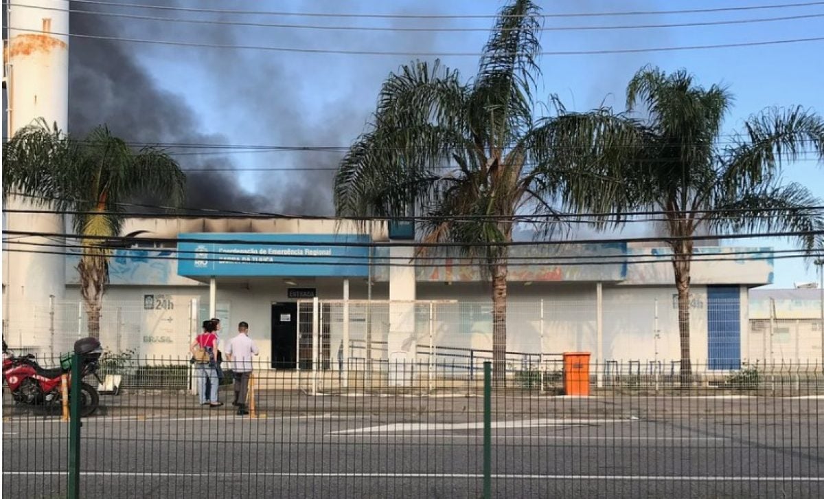 Incêndio em carro na Transolímpica - Cidades Na Web