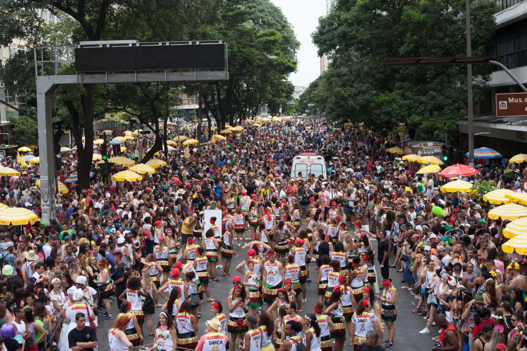Baianas Ozadas é o maior e um dos melhores blocos do Carnaval de BH