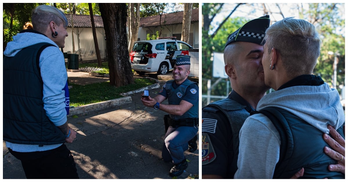 Fardado e em base da PM, policial pede namorado em casamento Fardado e em base da PM, policial pede namorado em casamento