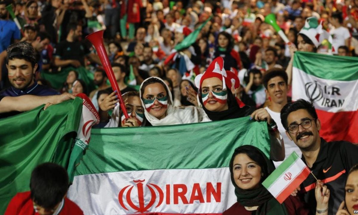 Mesmo com proibição da Fifa, Copa ajuda mulheres iranianas na busca por  direitos - Lei em Campo