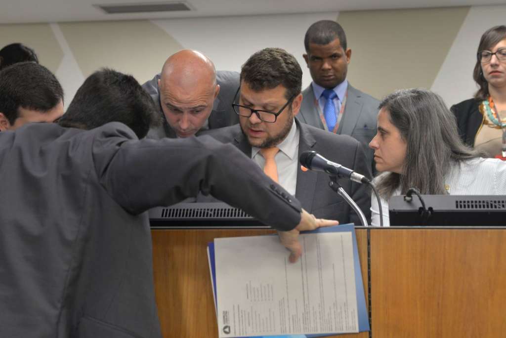 Guilherme da Cunha tenta mudar projeto de Zema