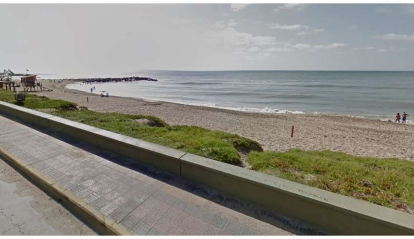 Resultado de imagem para Casal é preso após enterrar criança de 2 anos em praia argentina"