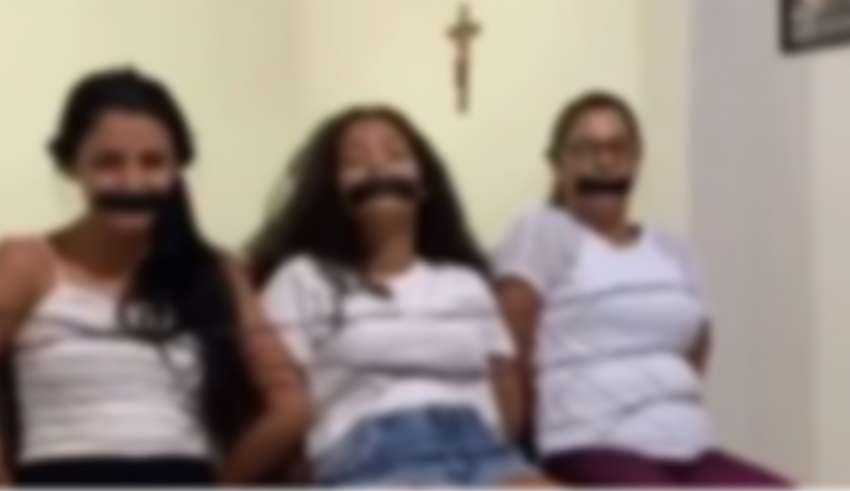 jogador vídeo mulheres amarradas