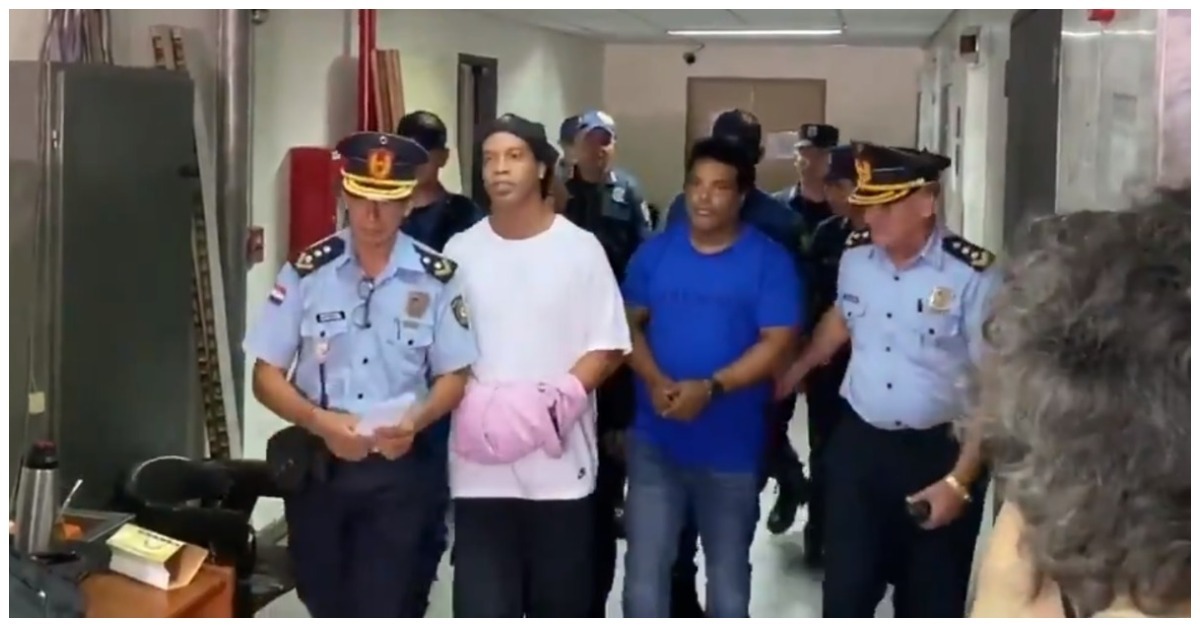 Ronaldinho e Assis presos