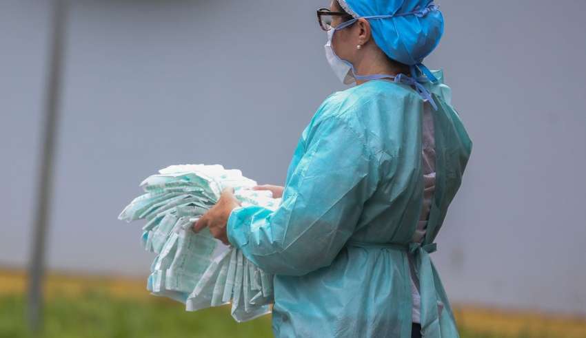 medicos obrigados a decidir sozinho coronavirus