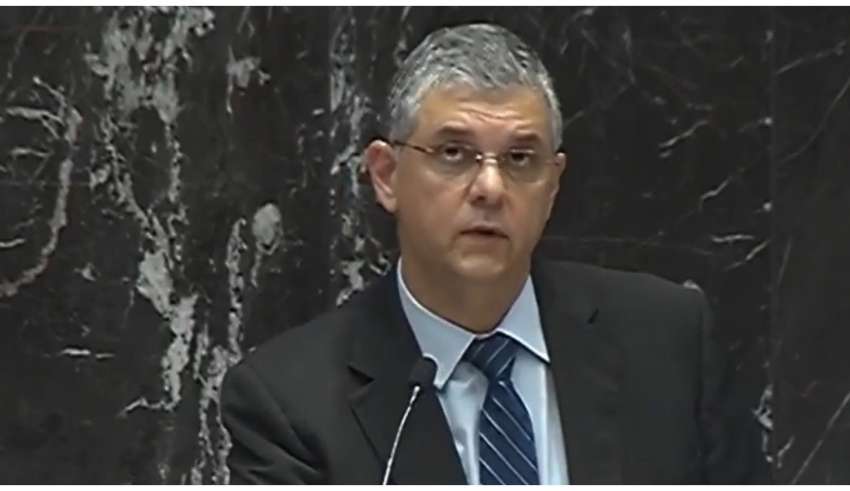 Gustavo Barbosa disse que governo não tem recursos para pagar em dia