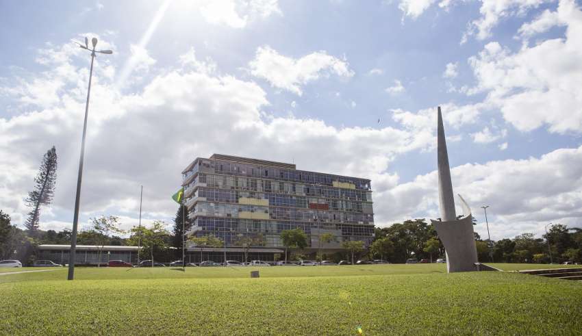 ufmg descarta cancelar semestre