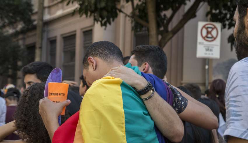 travestis gays coronavírus