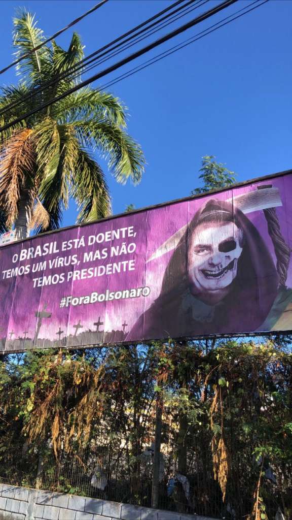 Outdoor críticas Bolsonaro em Montes Claros