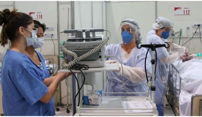 enfermeira e tecnica em enfermagem