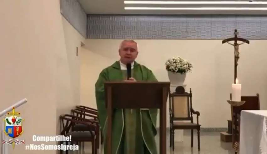 padre critica bolsonaro