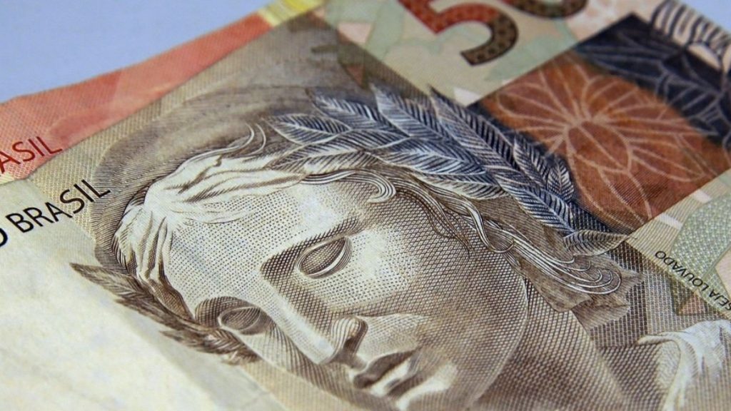 nota de cinquenta e vinte reais