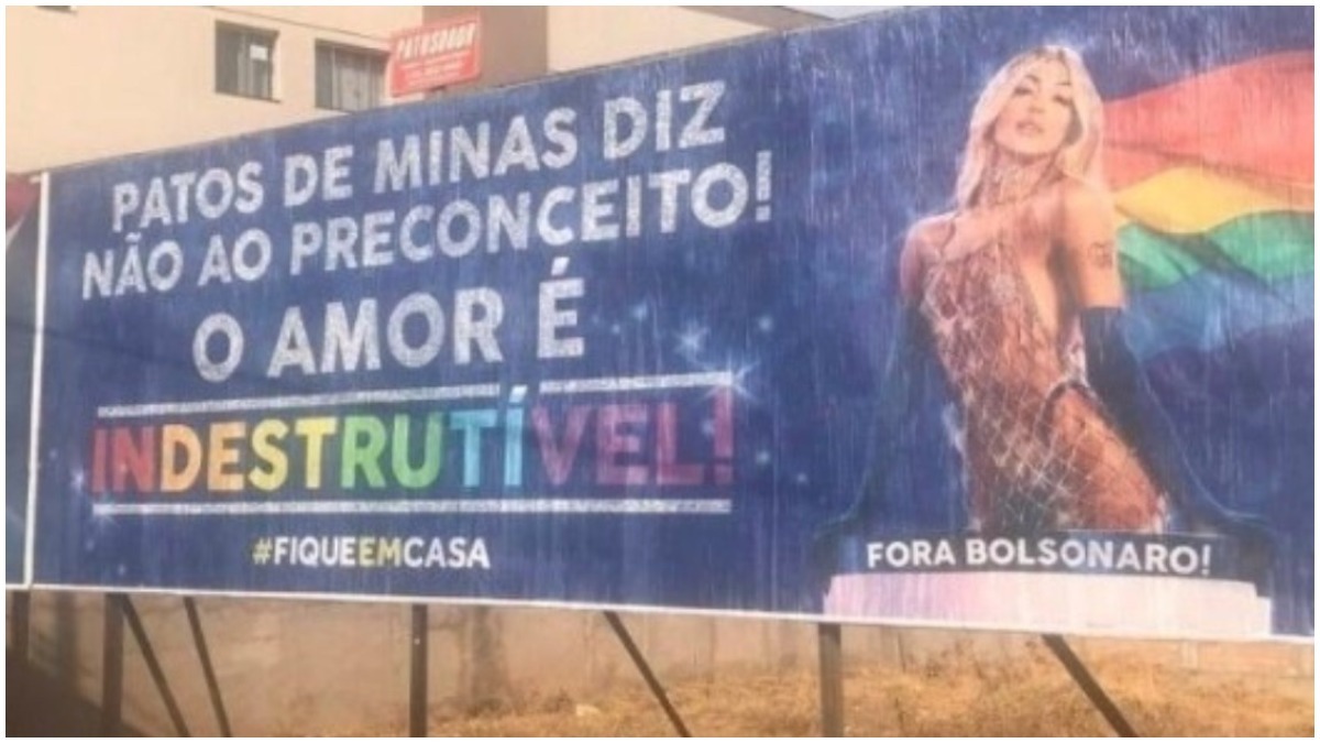 Pabllo Vittar outdoor Bolsonaro