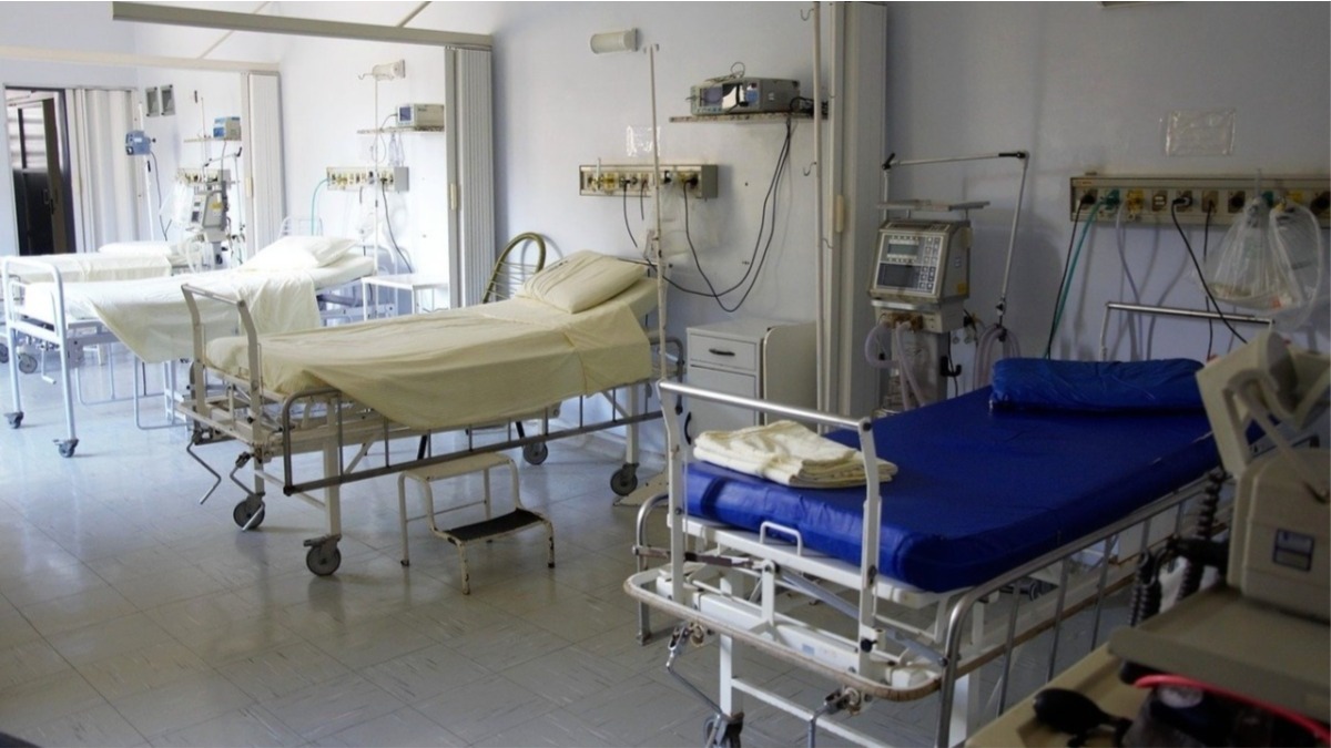 Imagem ilustrativa de leito de hospital vazio