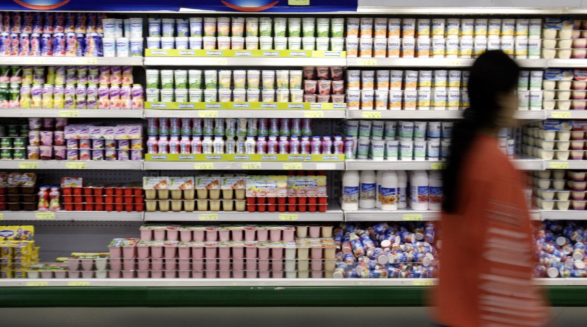 prateleira gondola laticínios iogurte supermercado