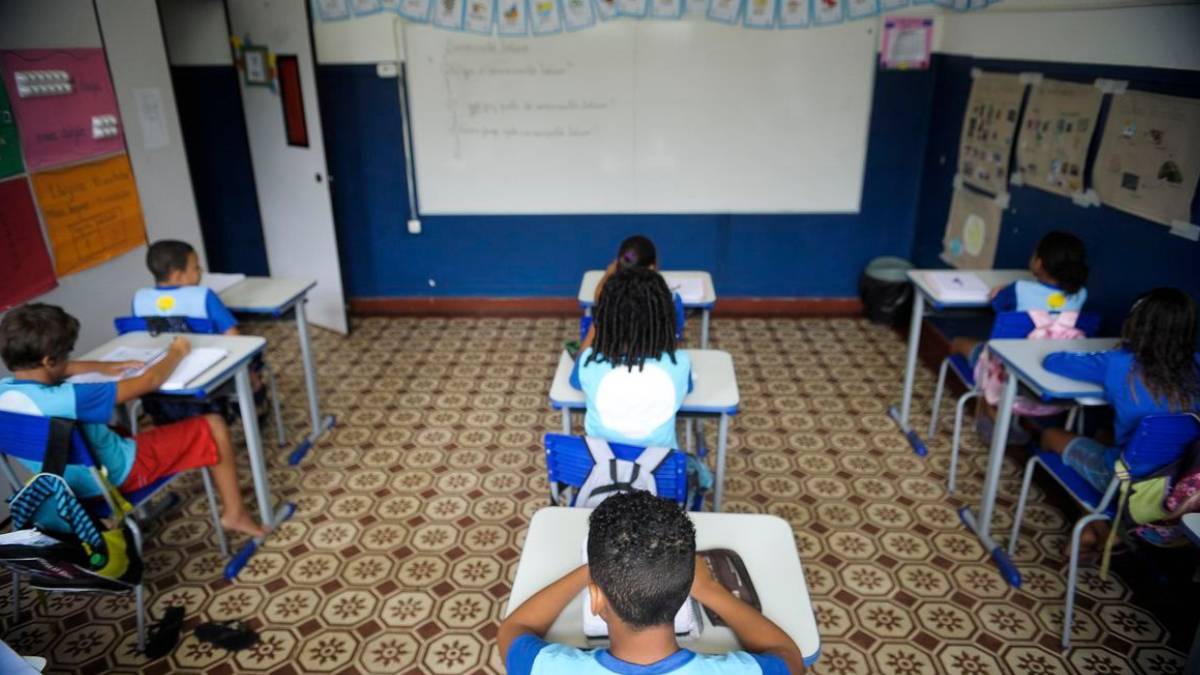 escolas reabertura covid brasil