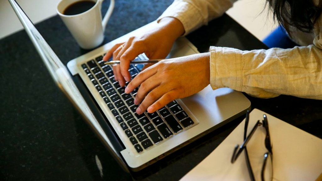 home office trabalho laptop