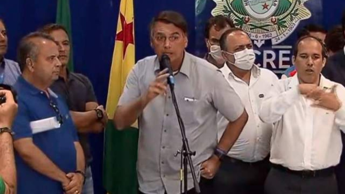Bolsonaro encerra entrevista