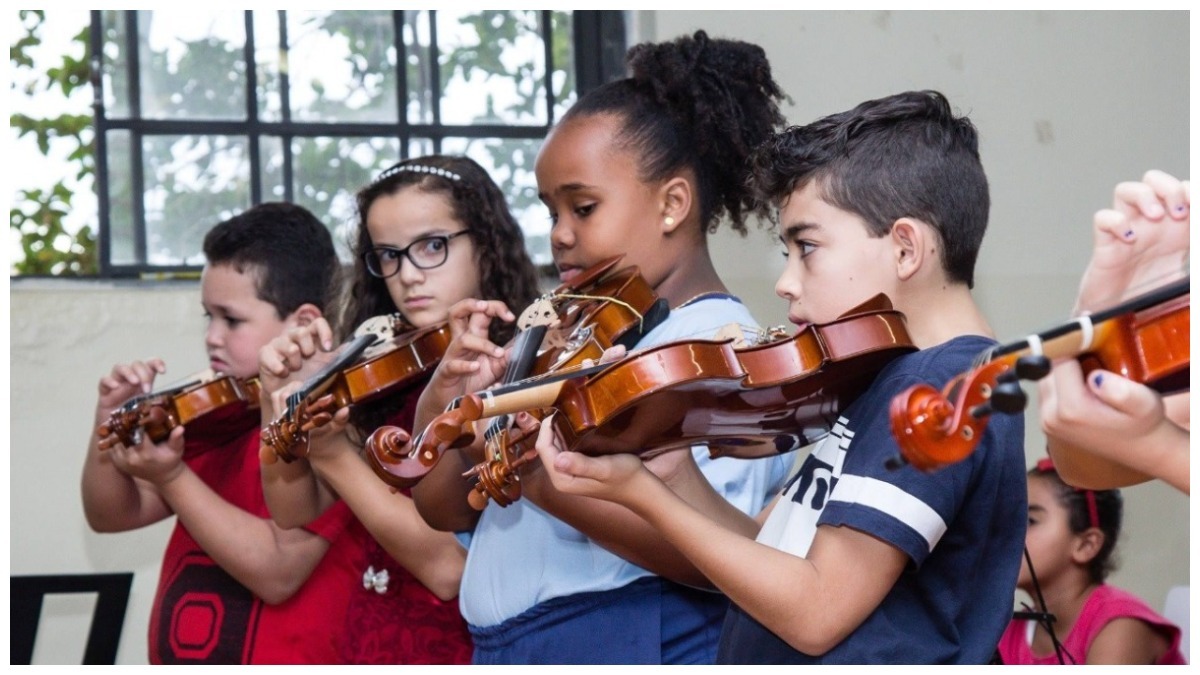 Crianças música violino