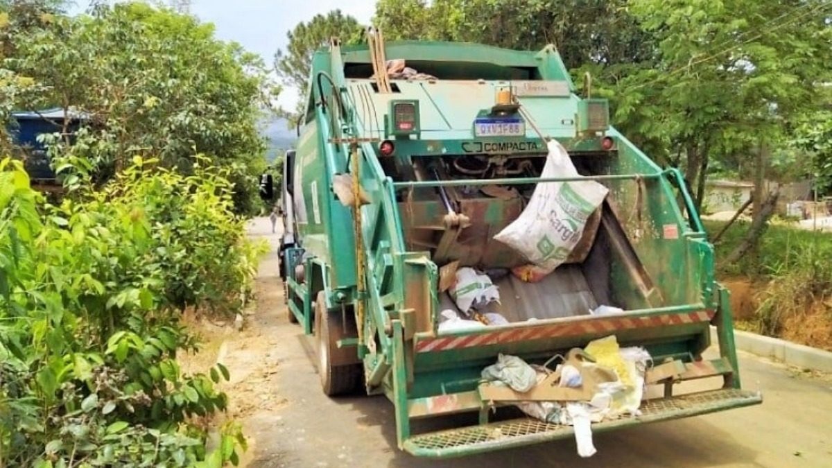 caminhão lixo itatiaiuçu