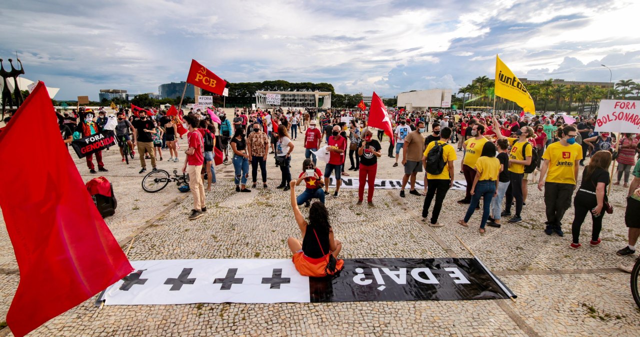 manifestação contra bolsonaro três poderes Brasília