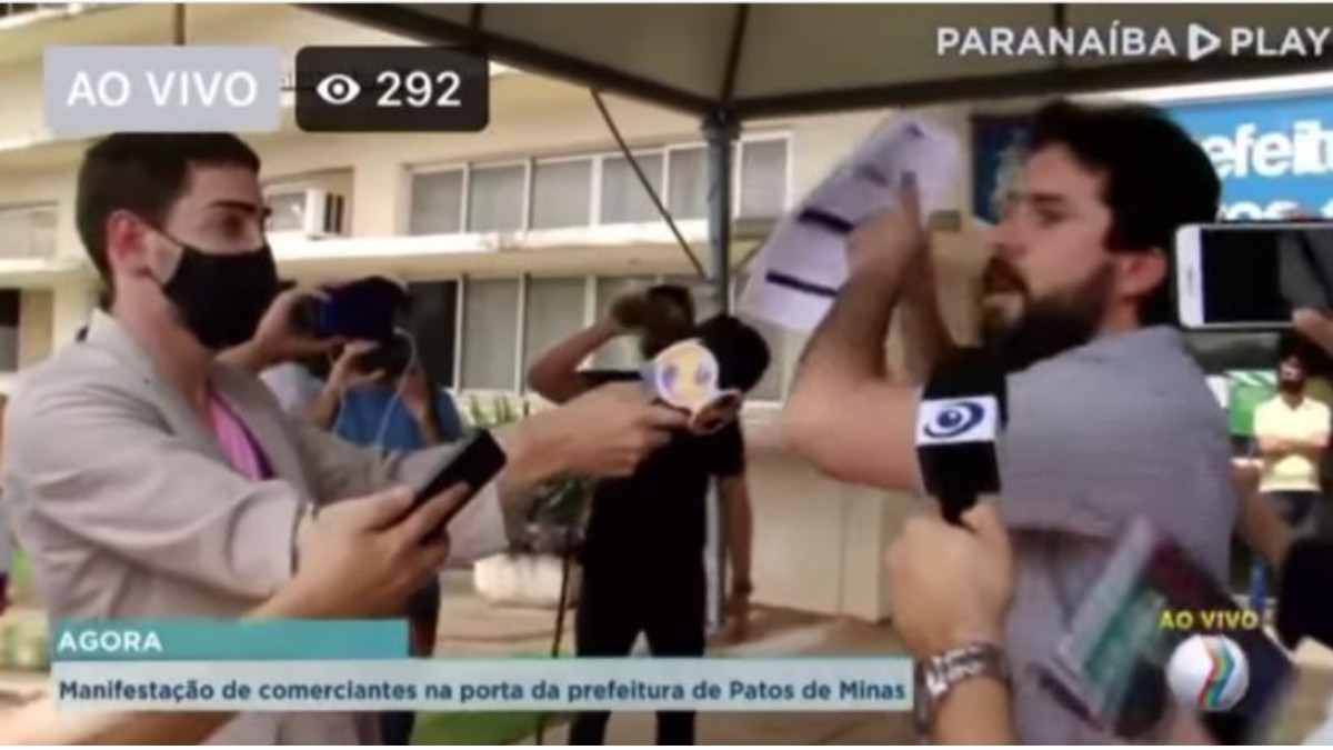 prefeito de patos de minas discutindo com manifestantes
