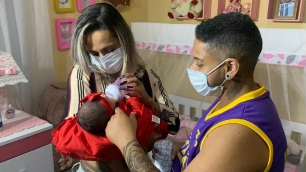 Bebê casal trans hospital mineiro